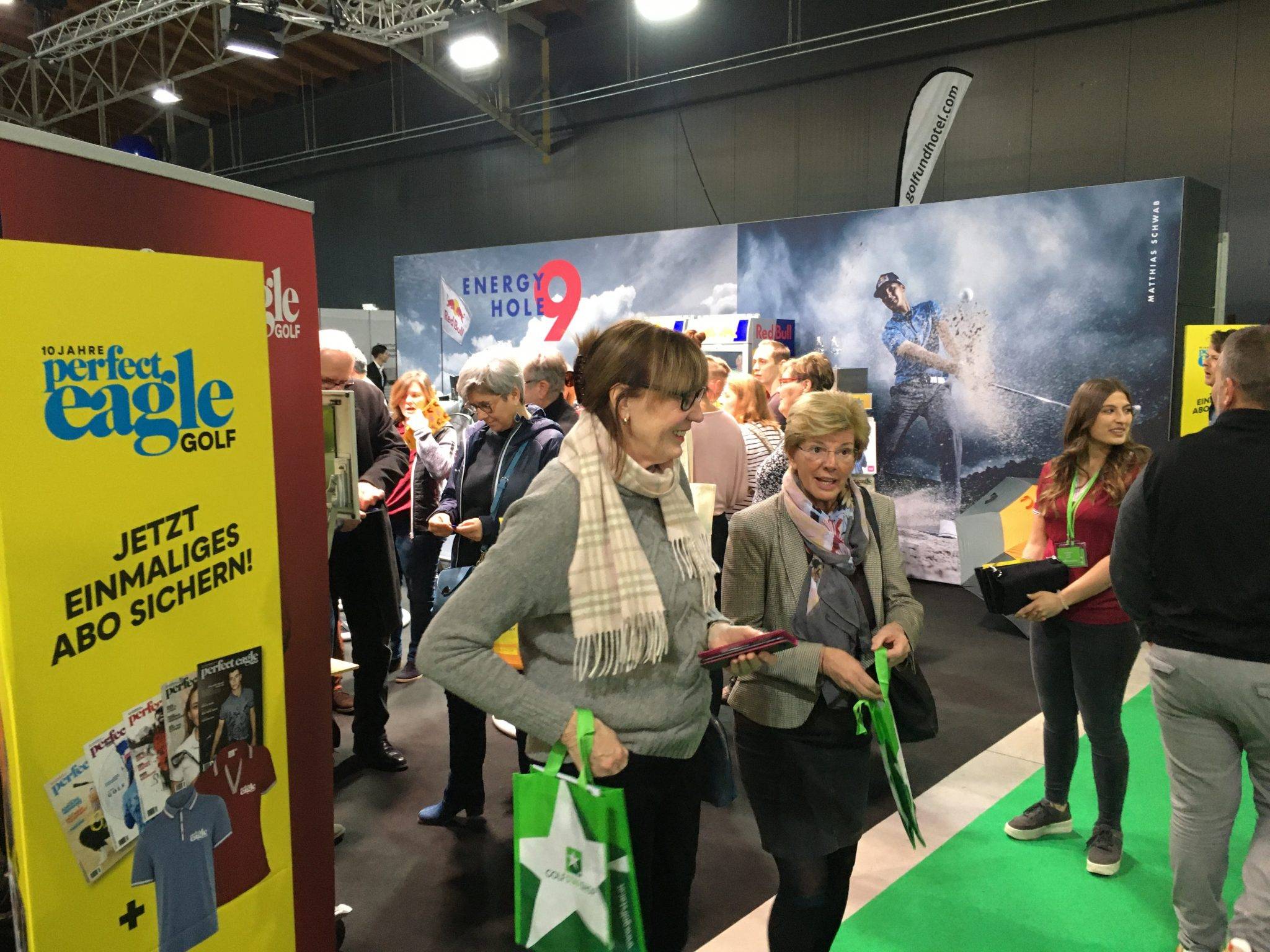 Am Stand von Perfect Eagle und ORGANICS by Red Bull.